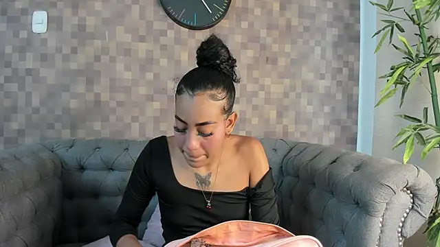 flavia cruz online show from 30, 10, 2025