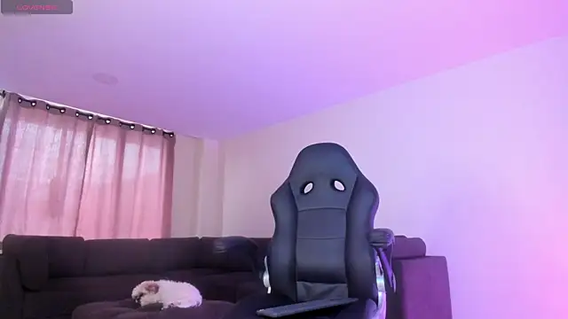 Snapshot of sharonmiller_2_ chatting on 9, 4, 2026 sharonmiller 2 online show from 9, 4, 2026