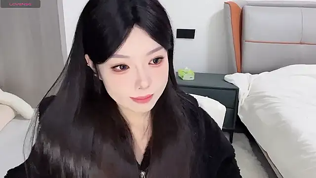 Snapshot of Q-ing chatting on 3, 12, 2024 Q-ing online show from 3, 12, 2024