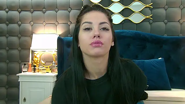 LeyaCass online show from 2, 2, 2025