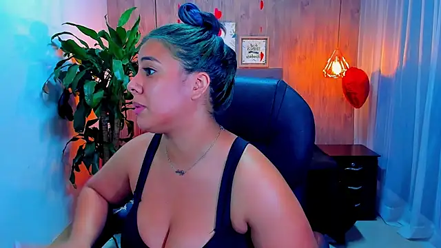 Xisu  online show from 14, 2, 2025