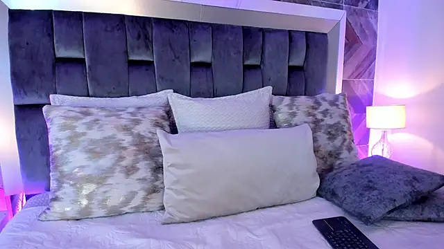 TaniaSmith1 online show from 10, 3, 2025