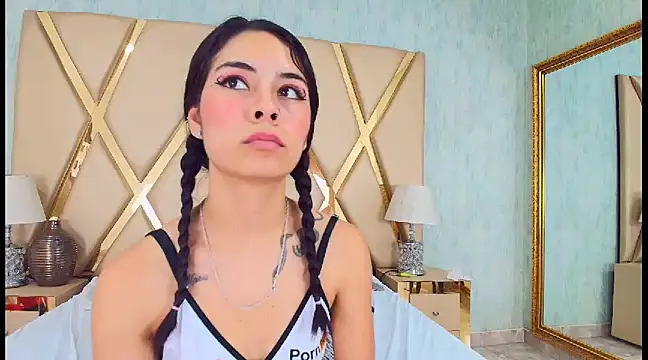 Snapshot of NicoleEsposito chatting on 14, 1, 2025 NicoleEsposito online show from 14, 1, 2025