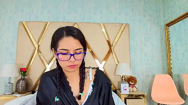 Snapshot of NicoleEsposito chatting on 25, 2, 2025 NicoleEsposito online show from 25, 2, 2025