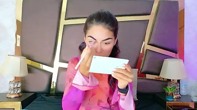 Snapshot of NicoleEsposito chatting on 4, 10, 2025 NicoleEsposito online show from 4, 10, 2025