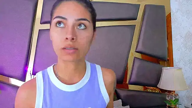 Snapshot of NicoleEsposito chatting on 9, 10, 2025 NicoleEsposito online show from 9, 10, 2025