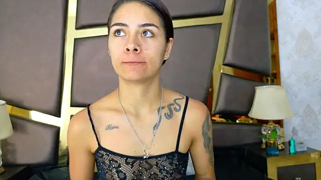 Snapshot of NicoleEsposito chatting on 15, 10, 2025 NicoleEsposito online show from 15, 10, 2025