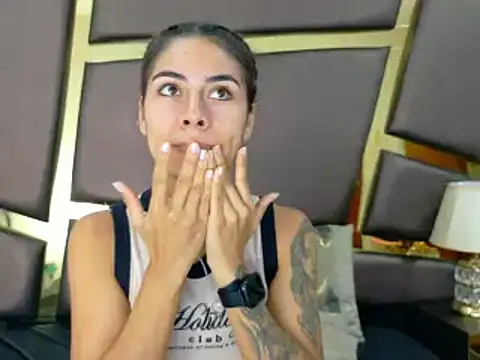 Snapshot of NicoleEsposito chatting on 16, 10, 2025 NicoleEsposito online show from 16, 10, 2025