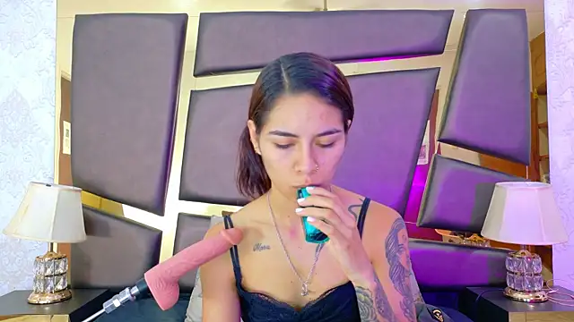 NicoleEsposito online show from 25, 10, 2025