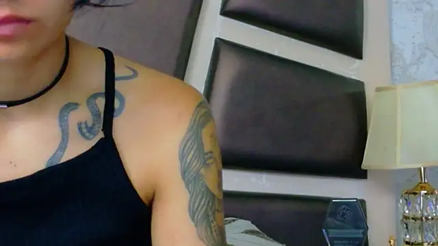 Snapshot of NicoleEsposito chatting on 4, 7, 2026 NicoleEsposito online show from 4, 7, 2026