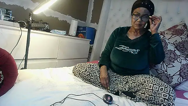 Snapshot of Carocurvy chatting on 9, 9, 2025 Carocurvy online show from 9, 9, 2025