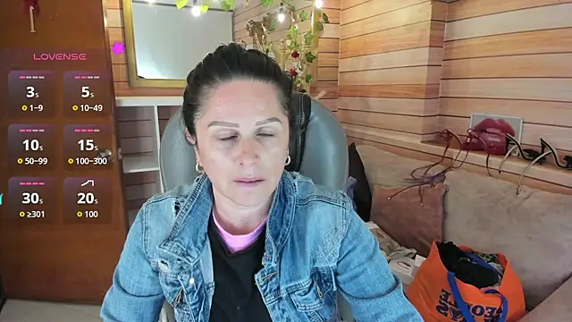 Snapshot of Victoria_collins_1 chatting on 9, 7, 2026 Victoria collins 1 online show from 9, 7, 2026