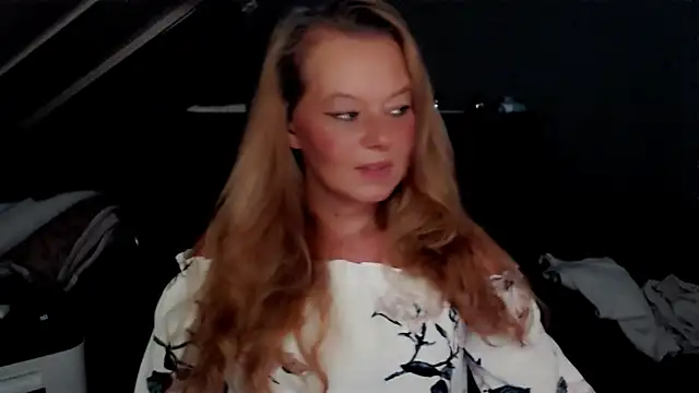 Snapshot of roxanna24 chatting on 8, 7, 2026 roxanna24 online show from 8, 7, 2026
