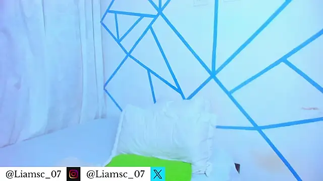 Snapshot of liam_scott77 chatting on 18, 12, 2025 liam scott77 online show from 18, 12, 2025