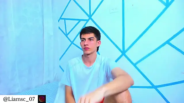 Snapshot of liam_scott77 chatting on 1, 2, 2026 liam scott77 online show from 1, 2, 2026