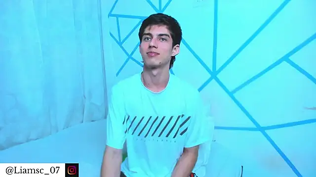 Snapshot of liam_scott77 chatting on 7, 4, 2026 liam scott77 online show from 7, 4, 2026