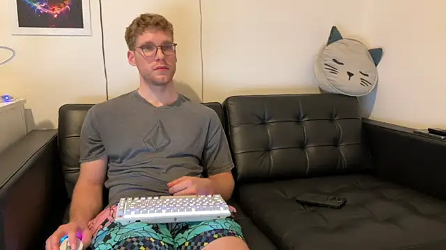 Snapshot of BlueEyedTallGuy94 chatting on 23, 12, 2024 BlueEyedTallGuy94 online show from 23, 12, 2024