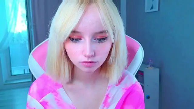 Snapshot of b4by_LoL1 chatting on 2, 4, 2026 b4by LoL1 online show from 2, 4, 2026