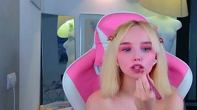 Snapshot of b4by_LoL1 chatting on 11, 4, 2026 b4by LoL1 online show from 11, 4, 2026