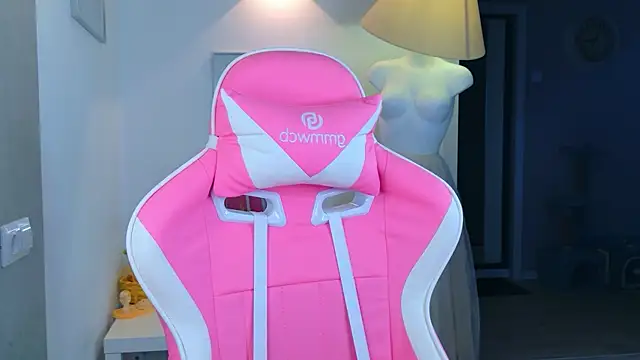 Snapshot of b4by_LoL1 chatting on 12, 4, 2026 b4by LoL1 online show from 12, 4, 2026