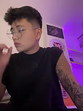 Ashley Chriss online show from 5, 2, 2025