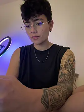 Ashley Chriss online show from 9, 3, 2025