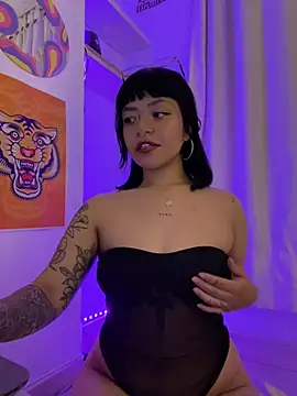 Ashley Chriss online show from 11, 3, 2025