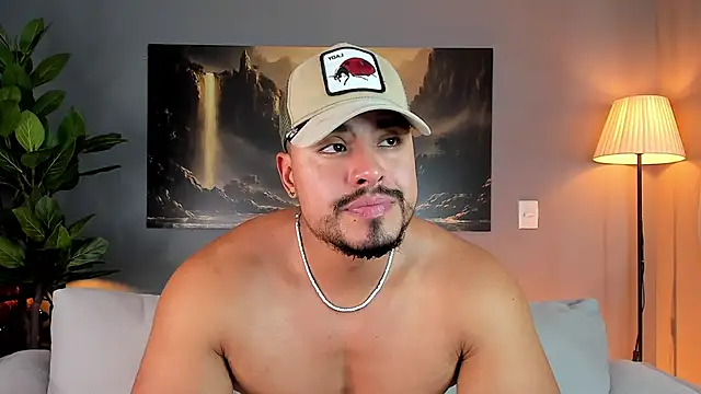 Snapshot of ApoloMakris chatting on 10, 4, 2026 ApoloMakris online show from 10, 4, 2026