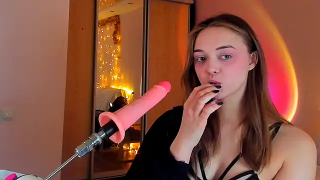 May Flower online show from 19, 1, 2025