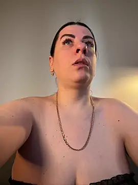 Evelinia online show from 4, 3, 2025