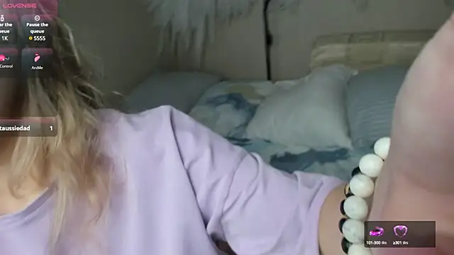 foxy blond online show from 7, 2, 2025