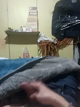 Snapshot of 18cm2hrcarlos chatting on 4, 3, 2026 18cm2hrcarlos online show from 4, 3, 2026