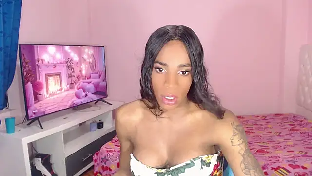 Snapshot of DannaDocell chatting on 4, 3, 2025 DannaDocell online show from 4, 3, 2025