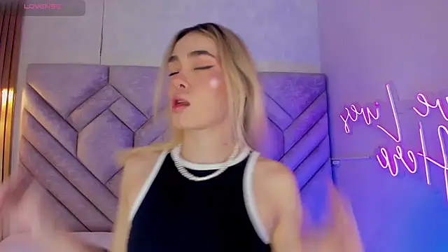 Snapshot of Lucy_Vega chatting on 5, 12, 2024 Lucy Vega online show from 5, 12, 2024