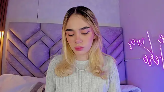 Snapshot of Lucy_Vega chatting on 12, 12, 2024 Lucy Vega online show from 12, 12, 2024