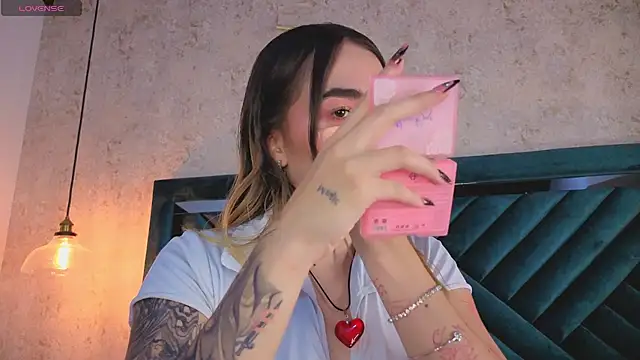 Snapshot of Lucy_Vega chatting on 4, 10, 2025 Lucy Vega online show from 4, 10, 2025