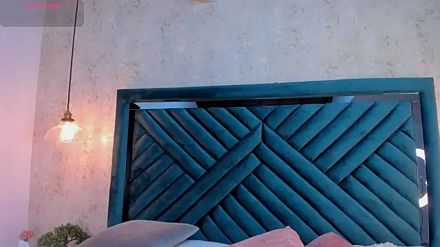 Snapshot of Lucy_Vega chatting on 21, 10, 2025 Lucy Vega online show from 21, 10, 2025