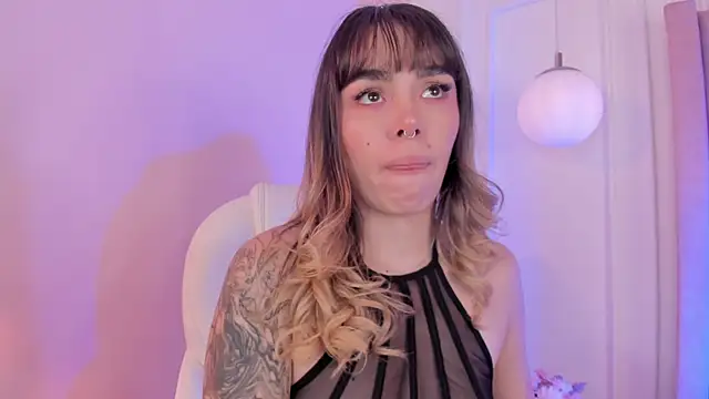 Snapshot of Lucy_Vega chatting on 5, 12, 2025 Lucy Vega online show from 5, 12, 2025