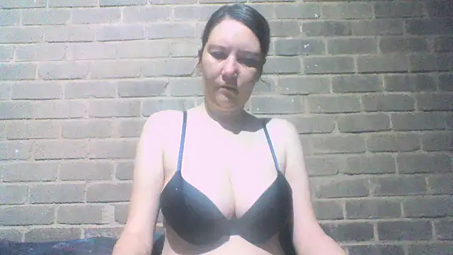 Snapshot of EksJouneMwah chatting on 28, 11, 2025 EksJouneMwah online show from 28, 11, 2025