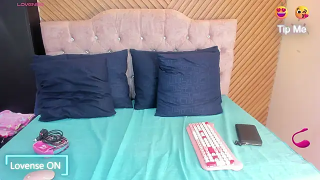 EvaaLovia1 online show from 13, 1, 2026