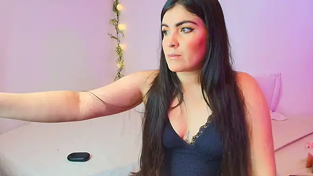Snapshot of Amara_vega chatting on 21, 4, 2026 Amara vega online show from 21, 4, 2026