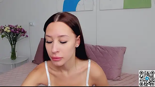 Snapshot of SelenaRousey chatting on 4, 3, 2026 SelenaRousey online show from 4, 3, 2026