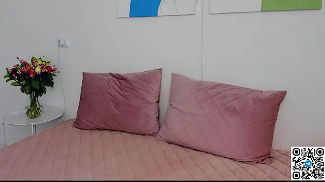 Snapshot of SelenaRousey chatting on 26, 3, 2026 SelenaRousey online show from 26, 3, 2026