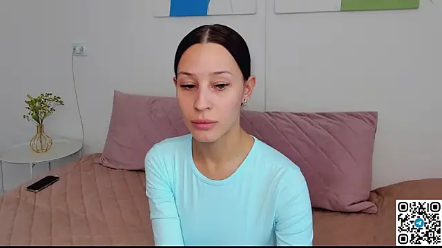 Snapshot of SelenaRousey chatting on 2, 4, 2026 SelenaRousey online show from 2, 4, 2026