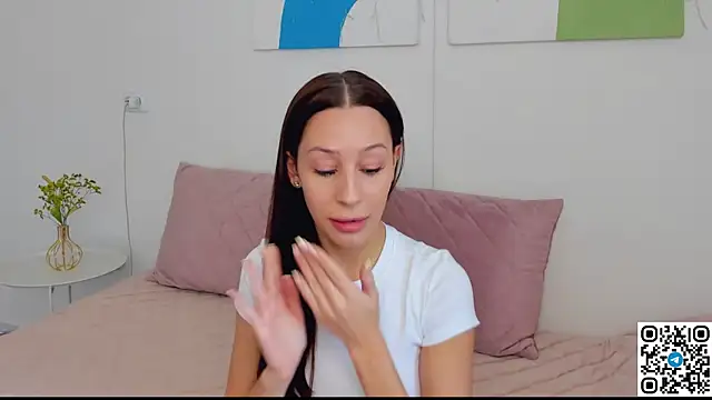 Snapshot of SelenaRousey chatting on 3, 4, 2026 SelenaRousey online show from 3, 4, 2026