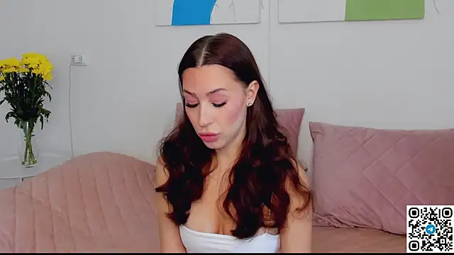 Snapshot of SelenaRousey chatting on 15, 4, 2026 SelenaRousey online show from 15, 4, 2026