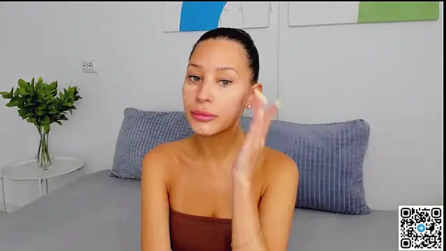 Snapshot of SelenaRousey chatting on 2, 8, 2026 SelenaRousey online show from 2, 8, 2026