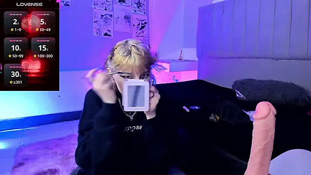 Snapshot of SukiFuyu_ chatting on 6, 12, 2024 SukiFuyu online show from 6, 12, 2024