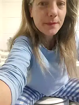 Snapshot of Dark_Angel_22 chatting on 8, 4, 2026 Dark Angel 22 online show from 8, 4, 2026