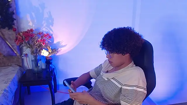 Snapshot of nickolas_moon chatting on 3, 1, 2025 nickolas moon online show from 3, 1, 2025